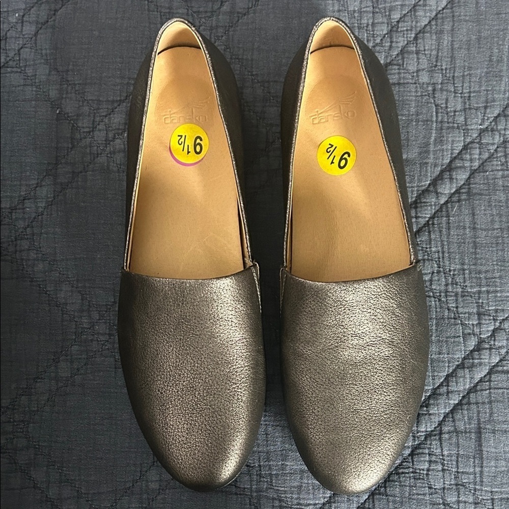 Dansko Pewter Metallic Larisa Leather Flats New Size 41